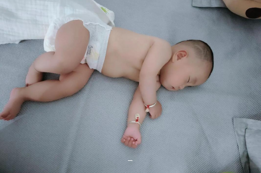 海北怀孕肚子撑的难受